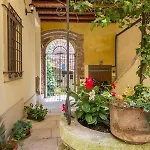 Ponte Pietra No 5 Sulla Romantica Scalinata *