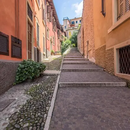 アパート Ponte Pietra No 5 Sulla Romantica Scalinata *