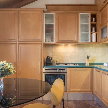 Ponte Pietra No 5 Sulla Romantica Scalinata *