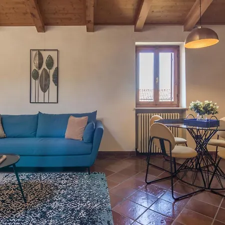 Ponte Pietra No 5 Sulla Romantica Scalinata