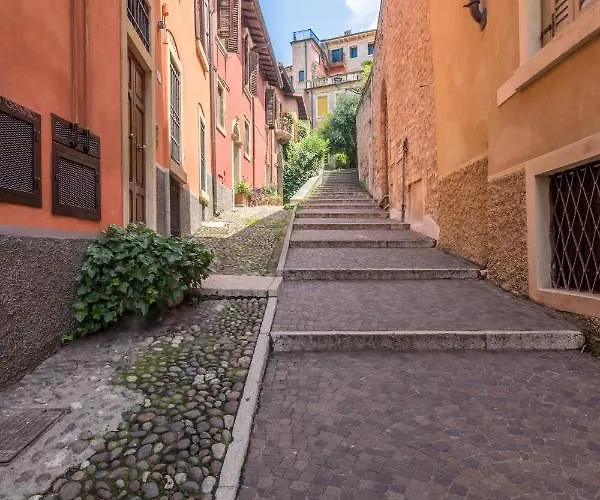 Appartamento Ponte Pietra No 5 Sulla Romantica Scalinata *