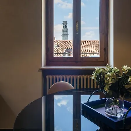 Ponte Pietra No 5 Sulla Romantica Scalinata *