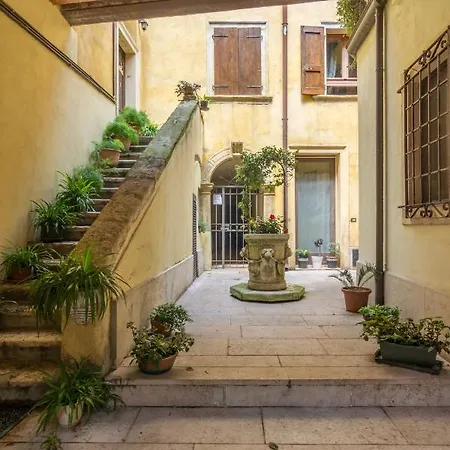 Апартаменты Ponte Pietra No 5 Sulla Romantica Scalinata Верона