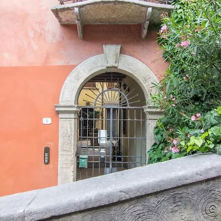 Ponte Pietra No 5 Sulla Romantica Scalinata Lägenhet *