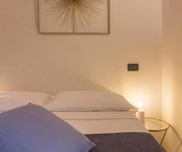Ponte Pietra No 5 Sulla Romantica Scalinata Apartamento
