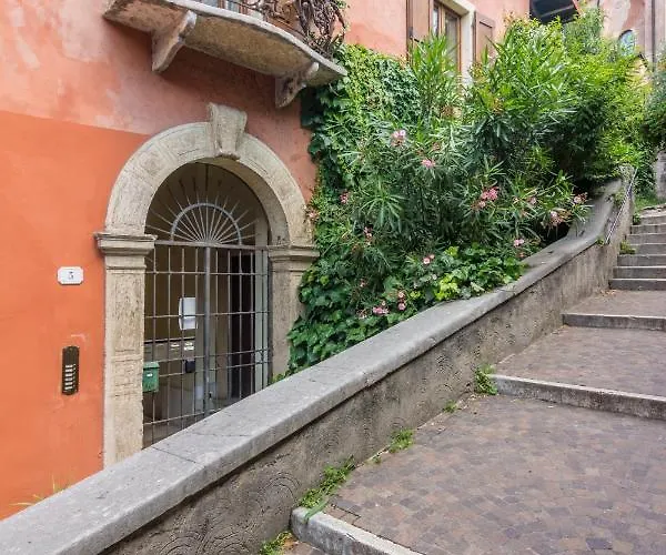 Apartamento Ponte Pietra No 5 Sulla Romantica Scalinata *