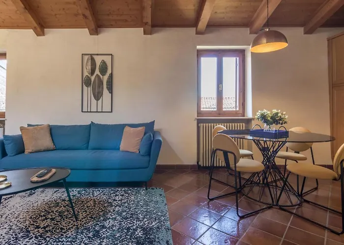 Ponte Pietra No 5 Sulla Romantica Scalinata